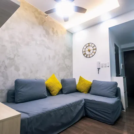 Cozy Crash Pad C Laughter Makati 2272 Swim Gym Park Internet 300 Apartment